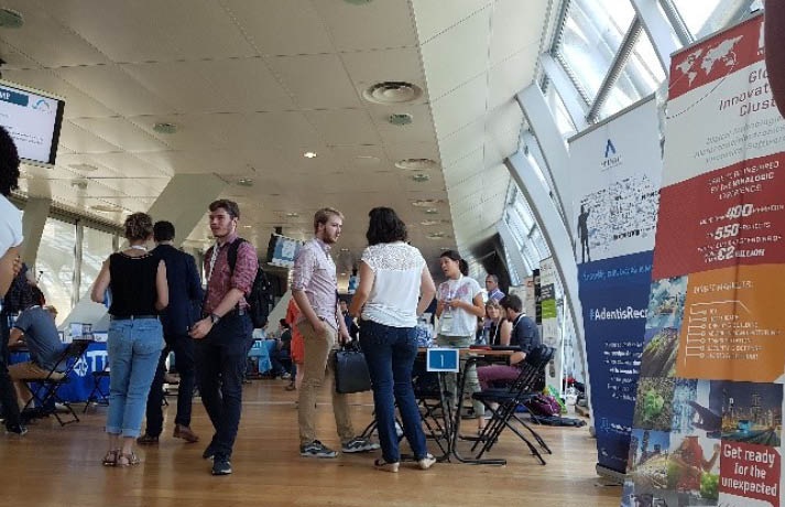 Job bridge : recruteurs et étudiants sur le pont
