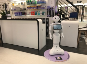HOOMANO : Vous avez dit phygital ? Accueillir, animer, faciliter le parcours client dans le retail : c'est possible avec des robots “powered by Hoomano”