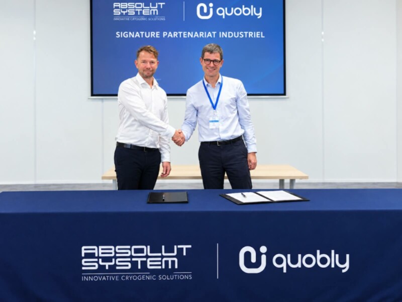 Quobly et Absolut System renforcent leur coopération pour accompagner le passage à l’échelle des ordinateurs quantiques à qubits de spin