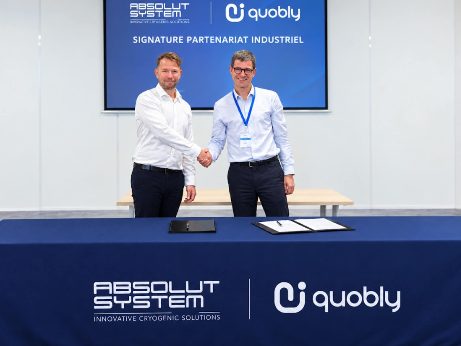 Quobly et Absolut System renforcent leur coopération pour accompagner le passage à l’échelle des ordinateurs quantiques à qubits de spin
